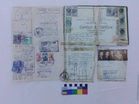 Documento en proceso de restauración y conservación.